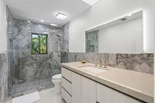 6180 Pine Tree Dr, Miami Beach, FL 33140 - Photo 34