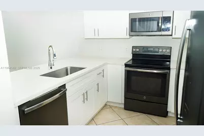 7041 SW 42nd Pl, Davie, FL 33314 - Photo 6