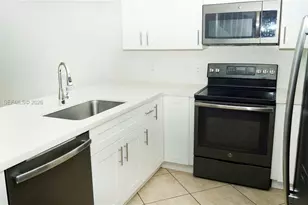 7041 SW 42nd Pl, Davie, FL 33314 - Photo 6