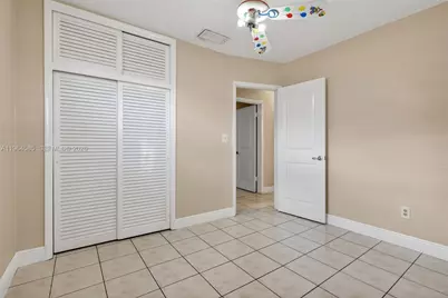 1010 W 33rd Pl, Hialeah, FL 33012 - Photo 34