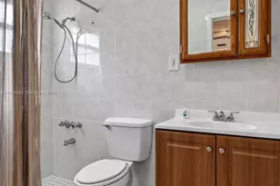 1010 W 33rd Pl, Hialeah, FL 33012 - Photo 44