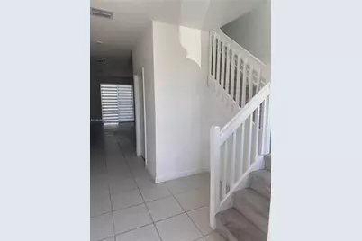 623 SE 13th St Cir, Homestead, FL 33034 - Photo 2