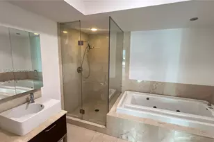 218 SE 14th St, Miami, FL 33131 - Photo 4