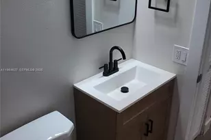 5400 W 21st Ct, Hialeah, FL 33016 - Photo 12