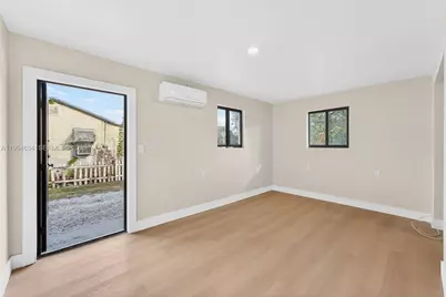 555 NW 94th St #Front, Miami, FL 33150 - Photo 8