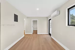 555 NW 94th St, Miami, FL 33150 - Photo 10