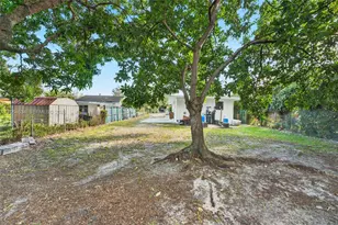 555 NW 94th St, Miami, FL 33150 - Photo 24