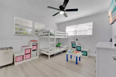 16895 NE 4th Pl, North Miami Beach, FL 33162 - Photo 10