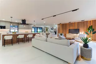 2415 NE 35th Dr, Fort Lauderdale, FL 33308 - Photo 2