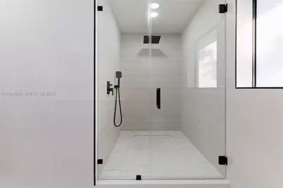 2415 NE 35th Dr, Fort Lauderdale, FL 33308 - Photo 20