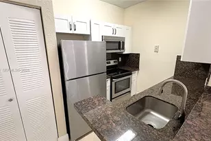 2860 N Oakland Forest Dr, Oakland Park, FL 33309 - Photo 6