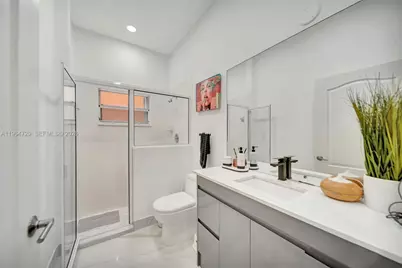 10880 NW 58th Ter, Doral, FL 33178 - Photo 12