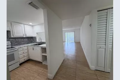 13685 NE 10th Ave #304, North Miami, FL 33161 - Photo 4
