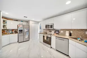 10880 NW 58th Terrace, Doral, FL 33178 - Photo 16