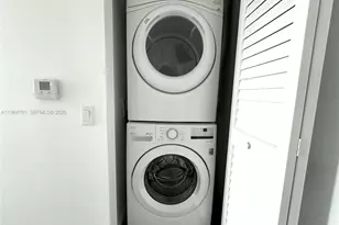 151 SE 1st St, Miami, FL 33131 - Photo 8