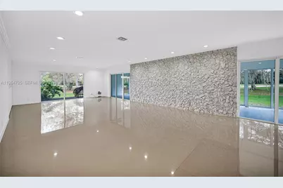 820 E Cypress Ln #V-38, Pompano Beach, FL 33069 - Photo 6
