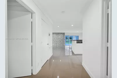 820 E Cypress Ln #V-38, Pompano Beach, FL 33069 - Photo 4