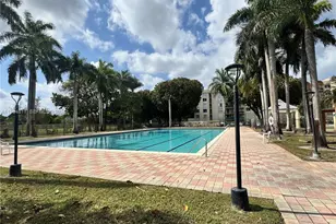 9320 Fontainebleau Blvd, Miami, FL 33172 - Photo 10