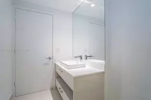 55 SW 9th St, Miami, FL 33130 - Photo 16