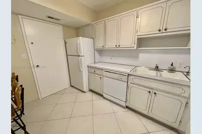 4330 Hillcrest Dr #716, Hollywood, FL 33021 - Photo 8