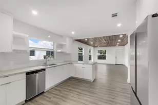 30 SW 7th St, Hallandale Beach, FL 33009 - Photo 10