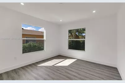 30 SW 7th St, Hallandale Beach, FL 33009 - Photo 16