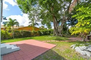 30 SW 7th St, Hallandale Beach, FL 33009 - Photo 22