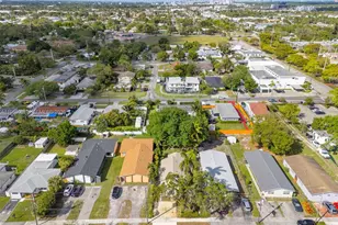 30 SW 7th St, Hallandale Beach, FL 33009 - Photo 26