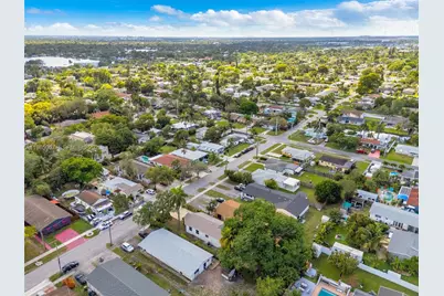 30 SW 7th St, Hallandale Beach, FL 33009 - Photo 30