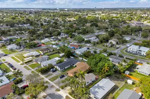 30 SW 7th St, Hallandale Beach, FL 33009 - Photo 28