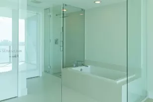 650 NE 32nd St, Miami, FL 33137 - Photo 10