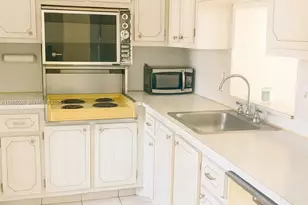 610 NE 12th Ave, Hallandale Beach, FL 33009 - Photo 6