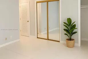 610 NE 12th Ave, Hallandale Beach, FL 33009 - Photo 10