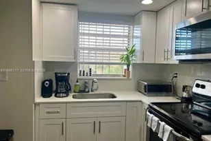 8897 Fontainebleau Blvd, Miami, FL 33172 - Photo 6