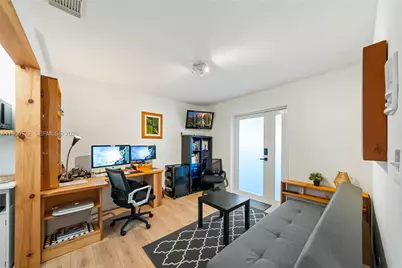 10095 NW 127th St, Hialeah Gardens, FL 33018 - Photo 8