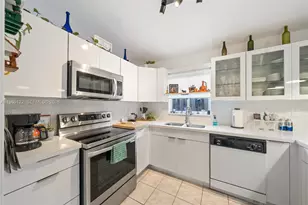 10095 NW 127th St, Hialeah Gardens, FL 33018 - Photo 12