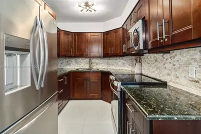 5225 Collins Ave #1108, Miami Beach, FL 33140 - Photo 6