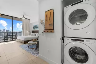 159 NE 6th St, Miami, FL 33132 - Photo 14