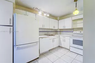 6450 Collins Ave, Miami Beach, FL 33141 - Photo 24