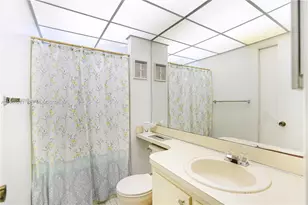 927 NE 199th St, Miami, FL 33179 - Photo 18