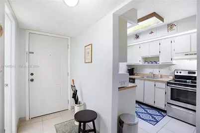 927 NE 199th St #104, Miami, FL 33179 - Photo 8