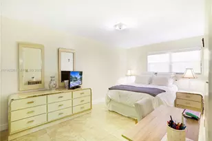 927 NE 199th St, Miami, FL 33179 - Photo 14