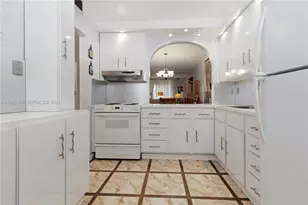 1401 NE Miami Gardens Dr, Miami, FL 33179 - Photo 2