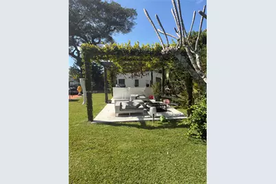 265 NE 151st St, Miami, FL 33162 - Photo 8