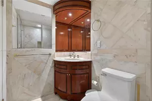 5001 Collins Ave, Miami Beach, FL 33140 - Photo 36