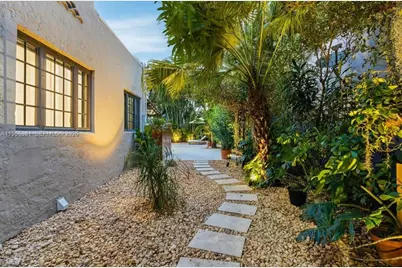 1737 SW 10th St, Miami, FL 33135 - Photo 32