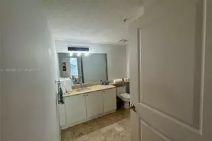 170 SE 14th St, Miami, FL 33131 - Photo 10