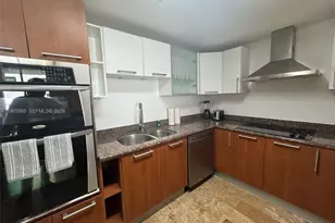 170 SE 14th St, Miami, FL 33131 - Photo 24