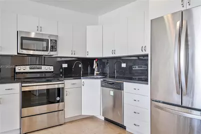 5601 Collins Ave #423, Miami Beach, FL 33140 - Photo 16