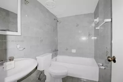4805 NW 7th St #302-15, Miami, FL 33126 - Photo 8